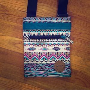 Adorable DAKINE Crossbody
